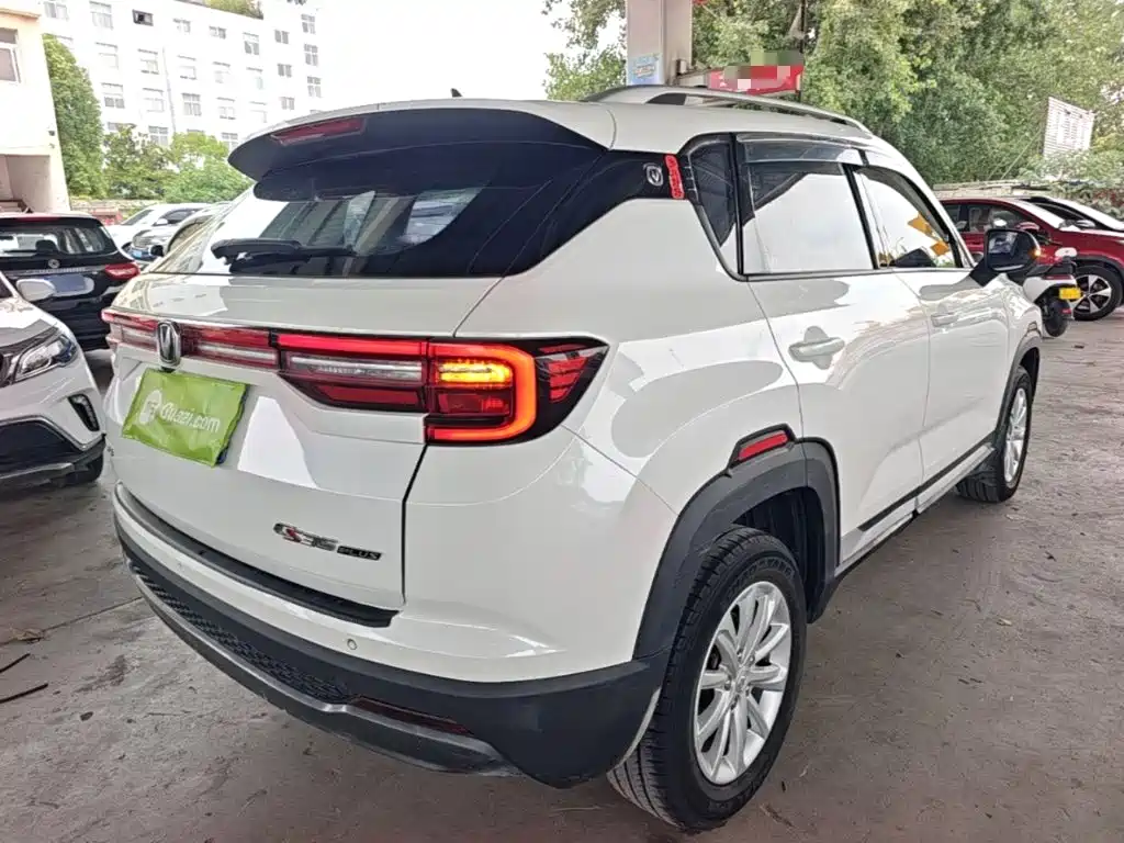 Changan CS35 PLUS 长安CS35 PLUS 2021款 荣耀百万版 1.6 L 手动精英版