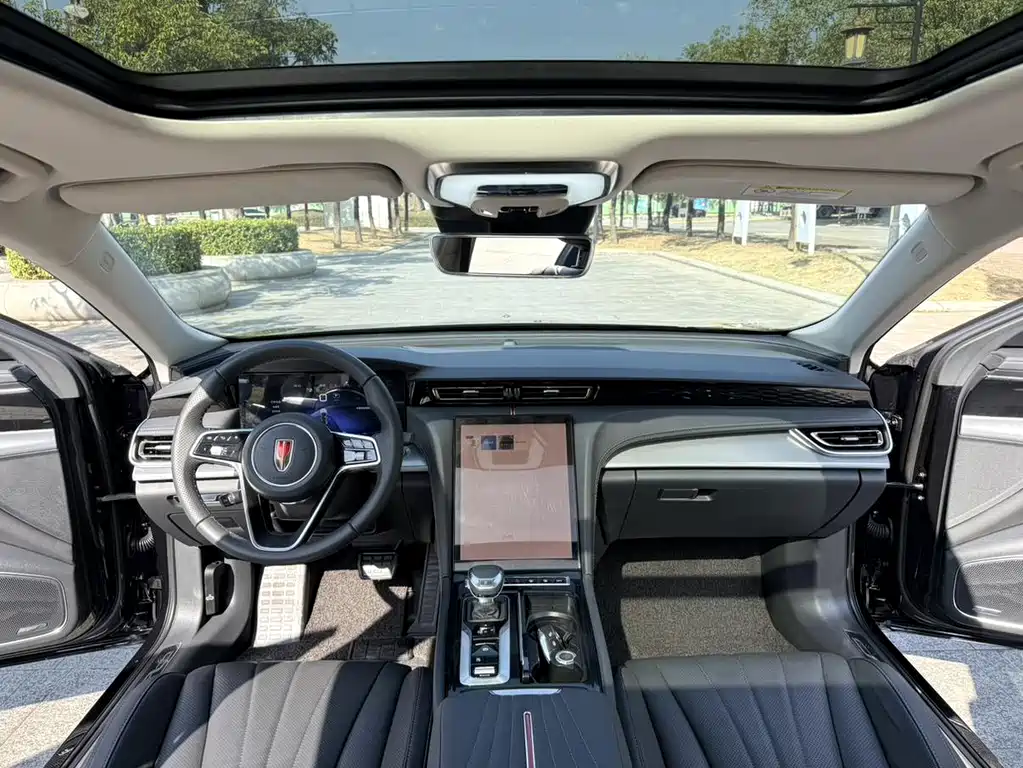 Hongqi H5 1.5 T DCT Connected Flagship Joy