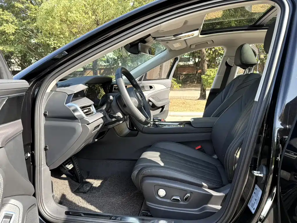 Hongqi H5 1.5 T DCT Connected Flagship Joy