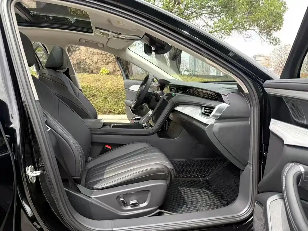 Hongqi H5 1.5 T DCT Connected Flagship Joy