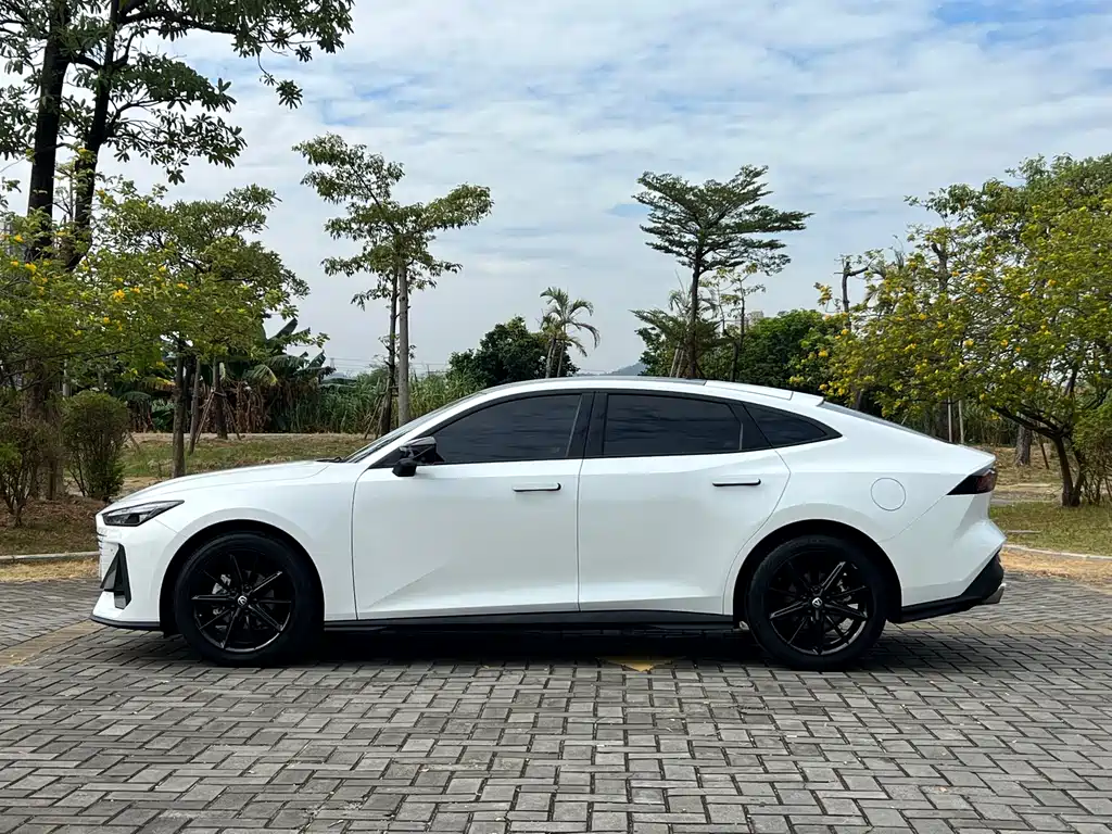 Changan UNI-V 1.5 T Distinguished