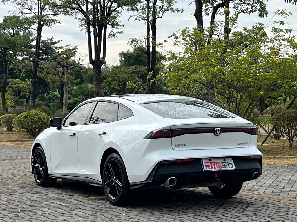Changan UNI-V 1.5 T Distinguished