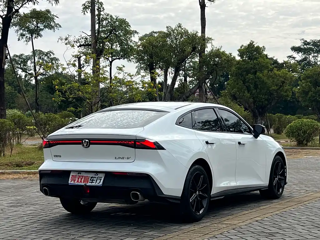 Changan UNI-V 1.5 T Distinguished