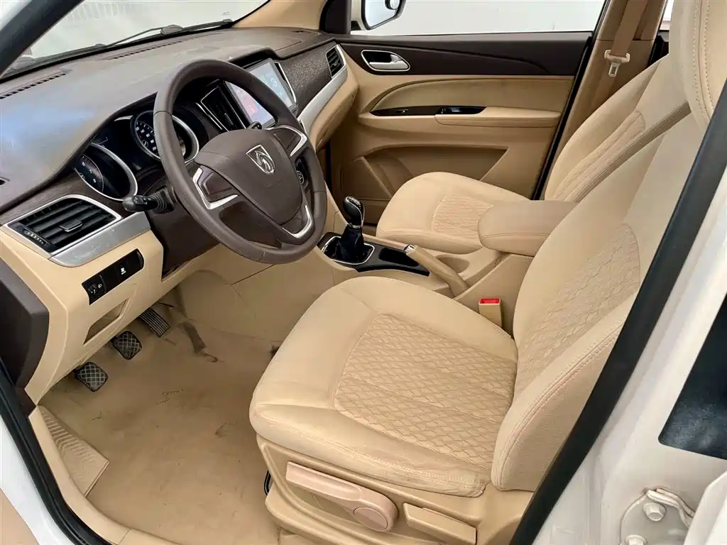 Baojun 730 1.5 L Manual Value 7-seat CN-V