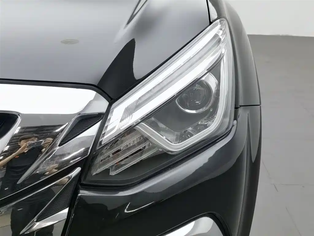 mu-X mu-X牧游侠 2022款 2.0 T 汽油自动两驱劲悦型 5座