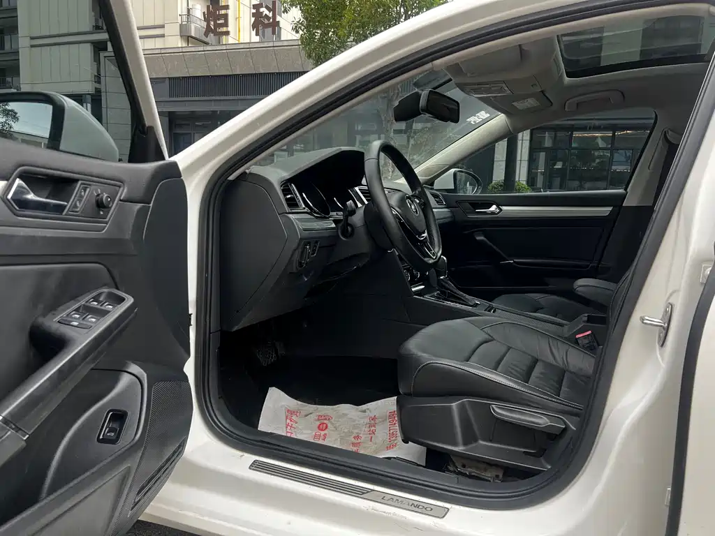 Lamando 280 TSI DSG Comfort