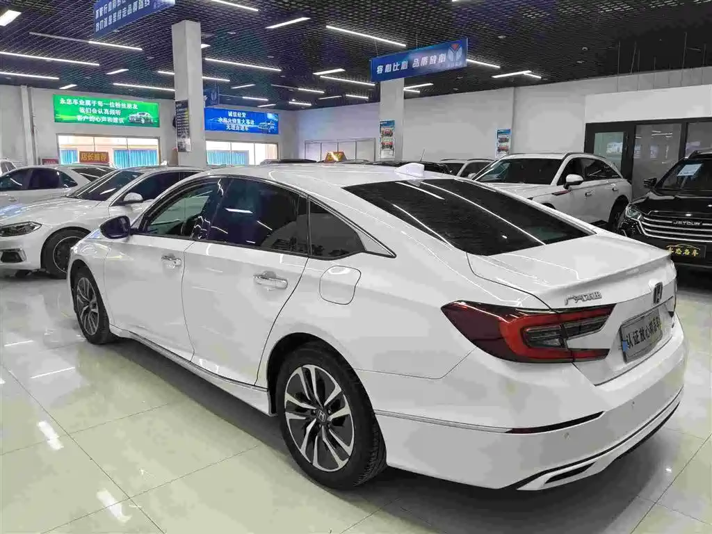 Accord Sharp· Hybrid 2.0 L Sharp Leading