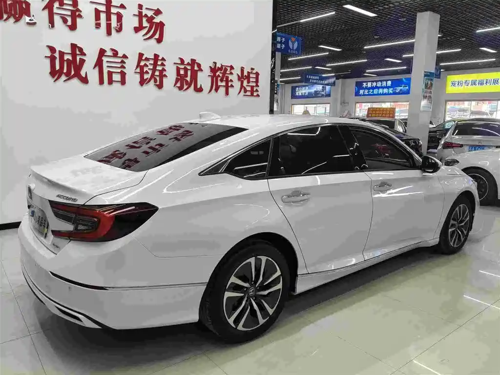 Accord Sharp· Hybrid 2.0 L Sharp Leading
