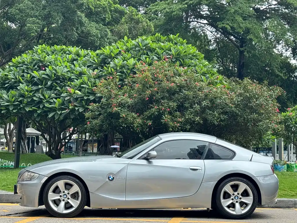 BMW Z4 3.0 si 2-door Sports Car