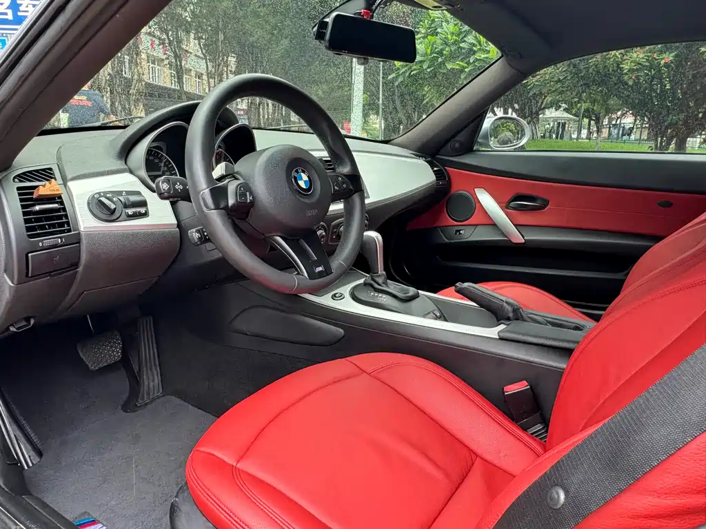 BMW Z4 3.0 si 2-door Sports Car