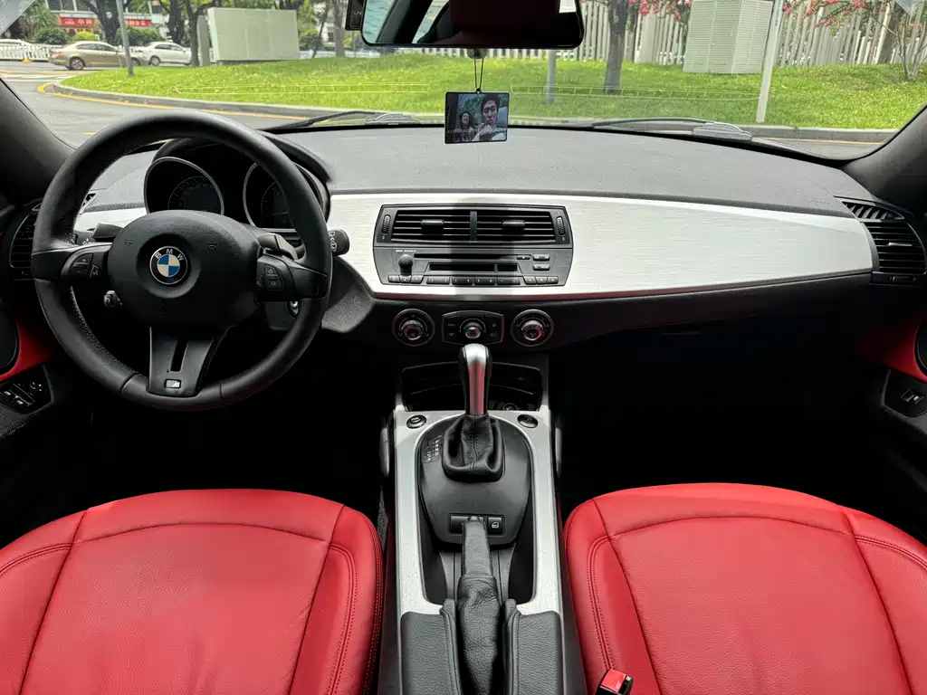 BMW Z4 3.0 si 2-door Sports Car