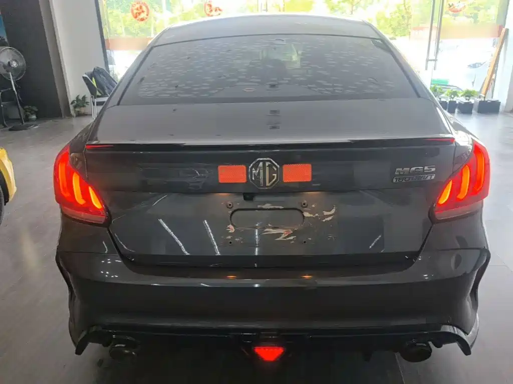 MG5 180 DVVT CVT Youth Luxury