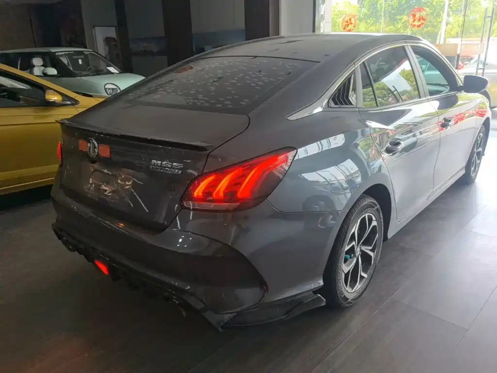 MG5 180 DVVT CVT Youth Luxury