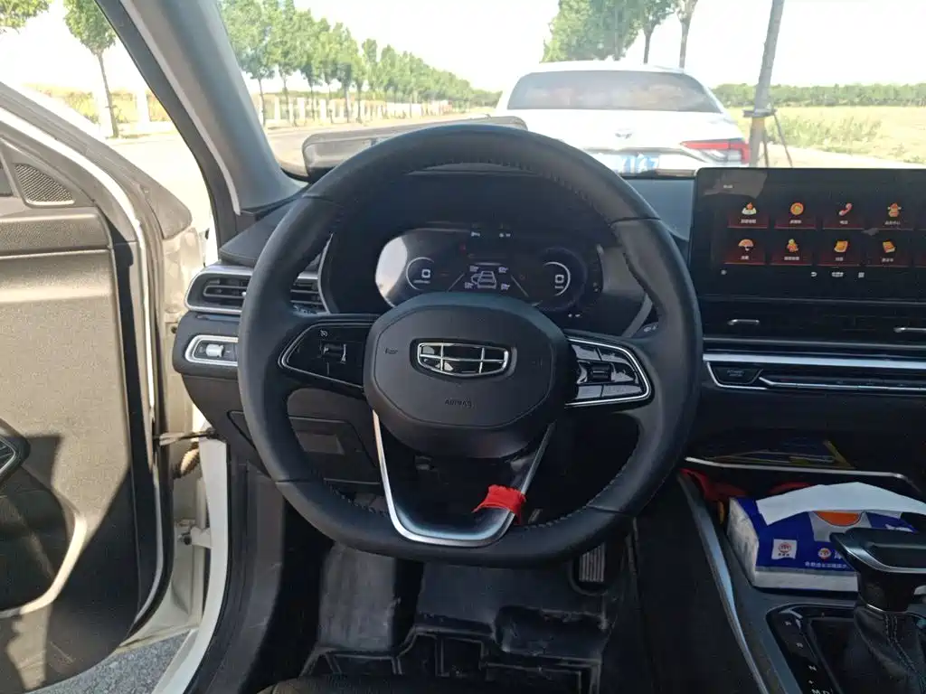 Emgrand 4 th Gen 1.5 L CVT Distinguished