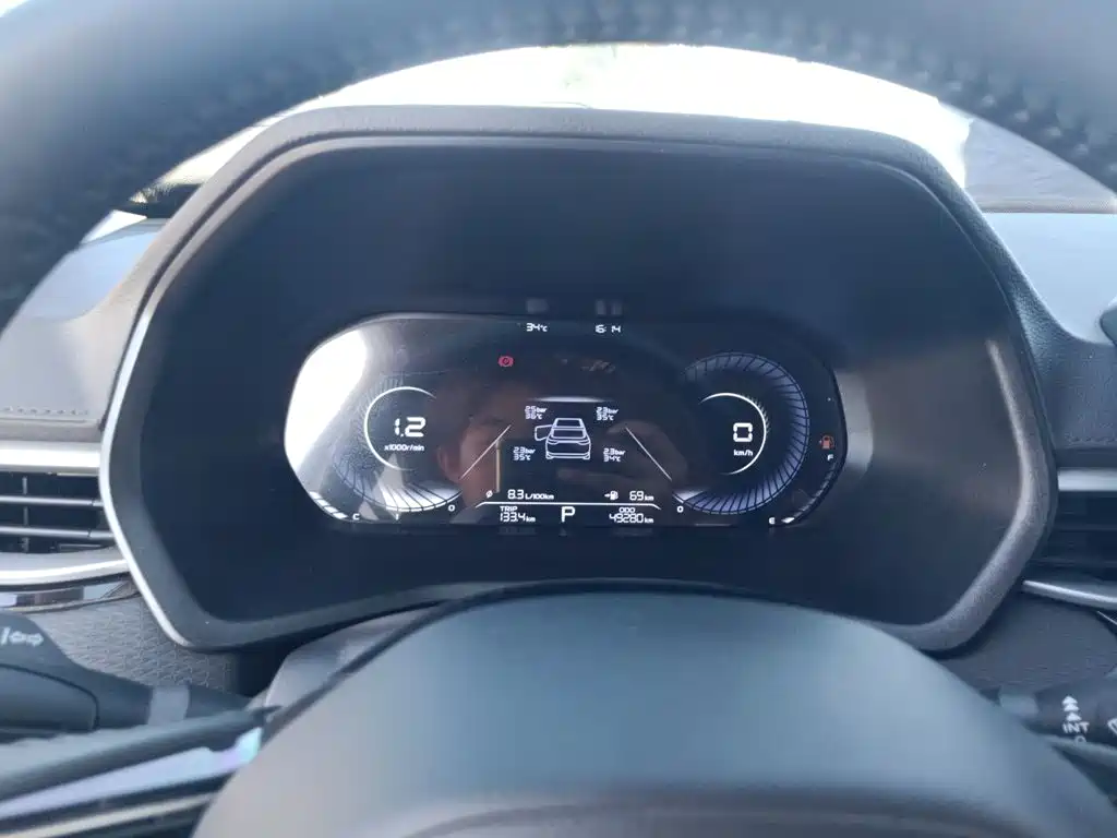 Emgrand 4 th Gen 1.5 L CVT Distinguished