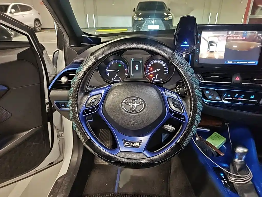 Toyota C-HR 2.0 L Leading CN-VI
