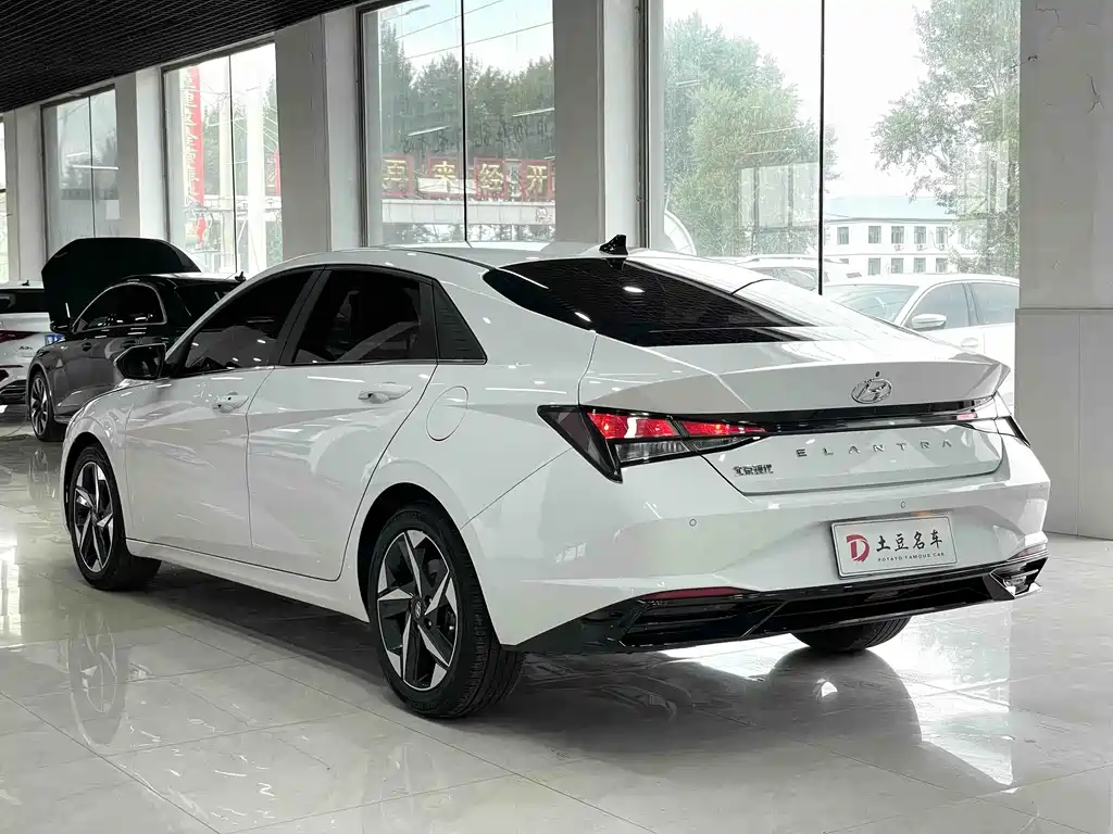 Elantra 1.5 L CVT GLX Elite