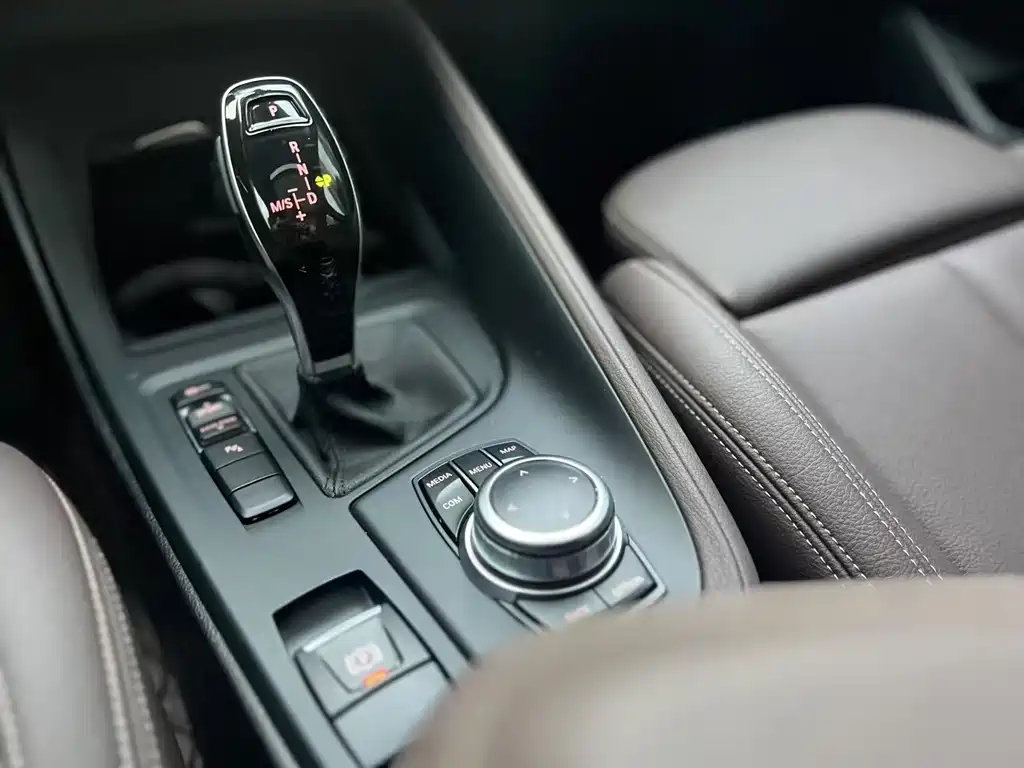 BMW X1 sDrive25 Li Leading