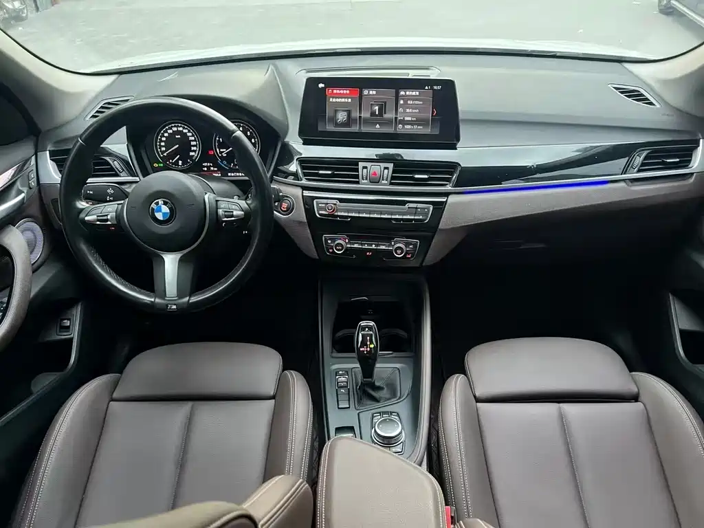 BMW X1 sDrive25 Li Leading