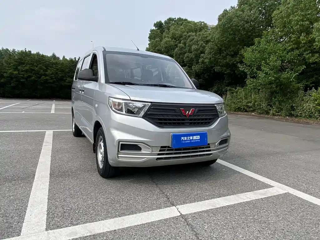 Wuling Hongguang V 1.5 L Power Enjoyment LAR