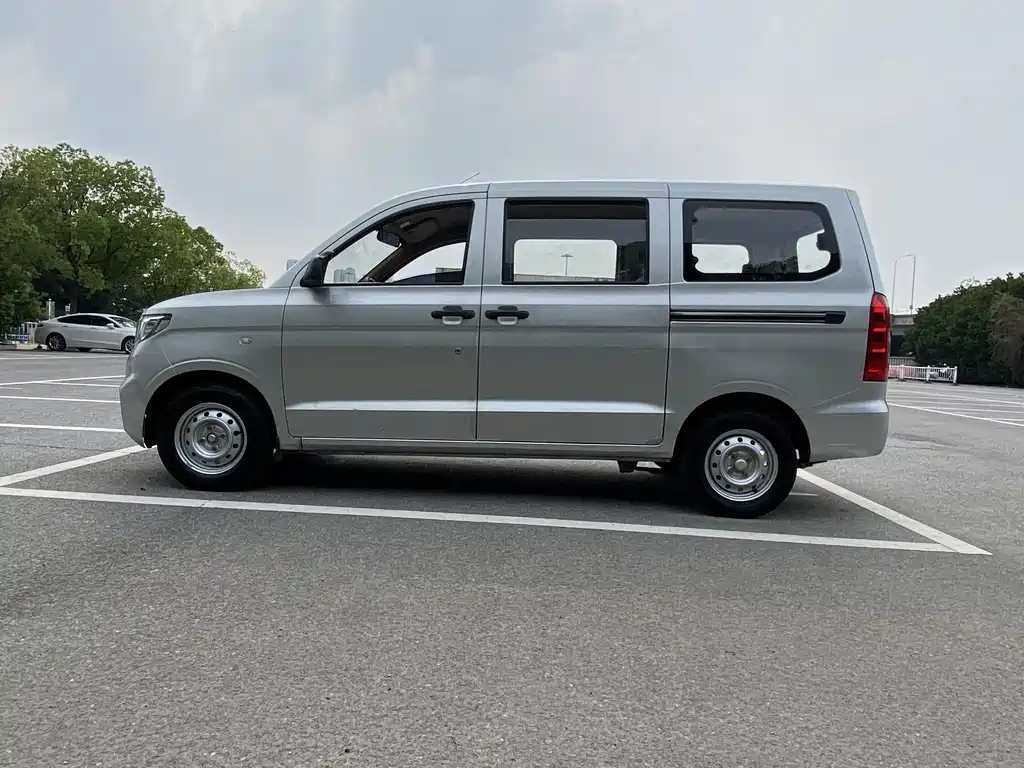 Wuling Hongguang V 1.5 L Power Enjoyment LAR