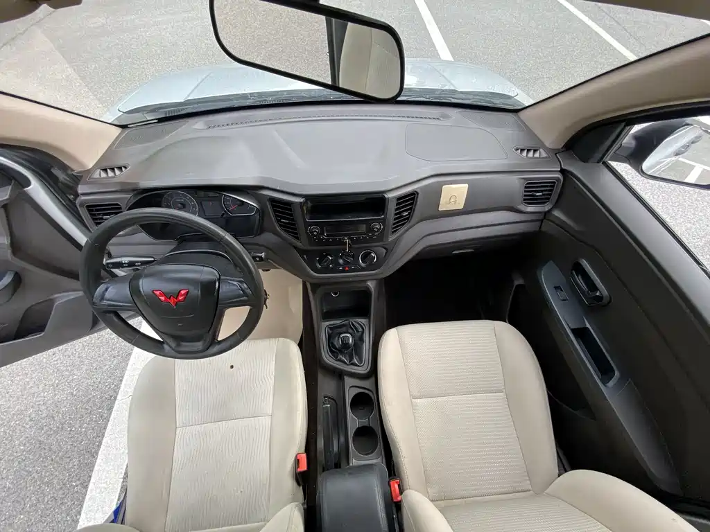 Wuling Hongguang V 1.5 L Power Enjoyment LAR