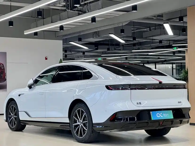 Voyah Zhuiguang PHEV 4 WD Ultra Long Range Executive