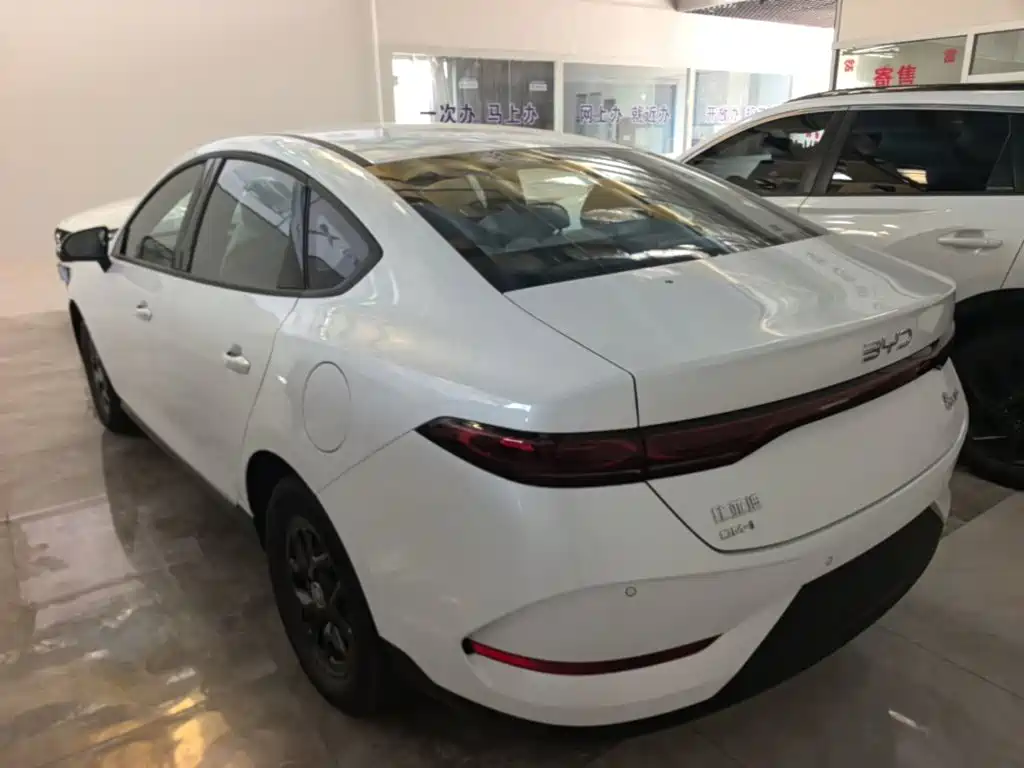 Qin PLUS DM-i Smart Drive 128 KM Progressive