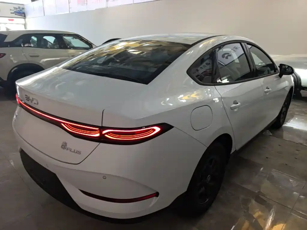 Qin PLUS DM-i Smart Drive 128 KM Progressive