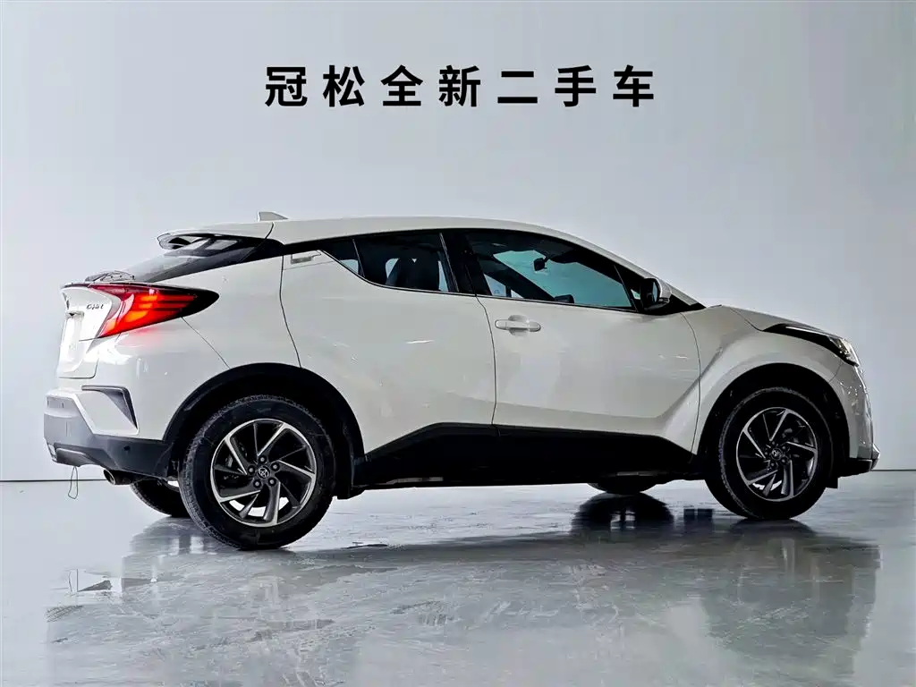 Toyota C-HR 2.0 L Leading