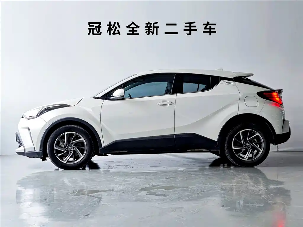 Toyota C-HR 2.0 L Leading