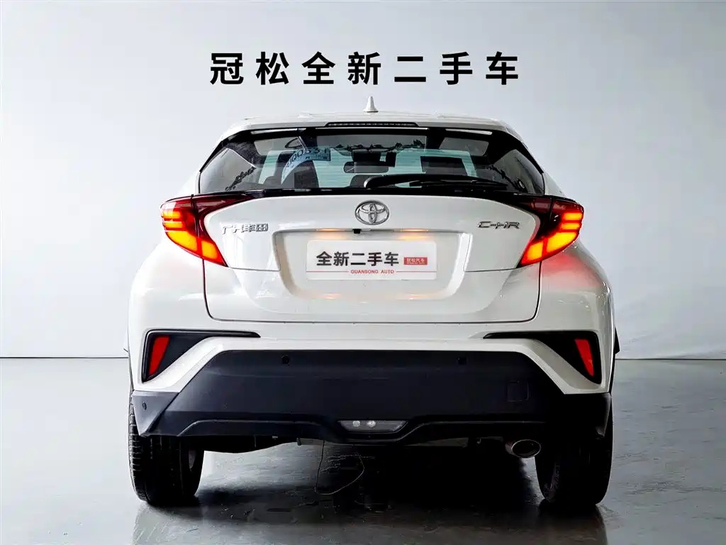 Toyota C-HR 2.0 L Leading