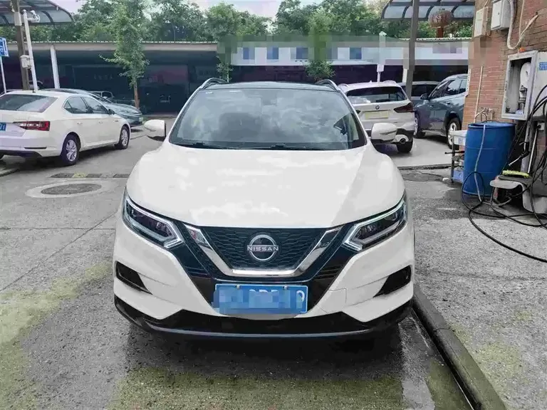 Nissan Qashqai Classic 2.0 L CVT XV+ Leading