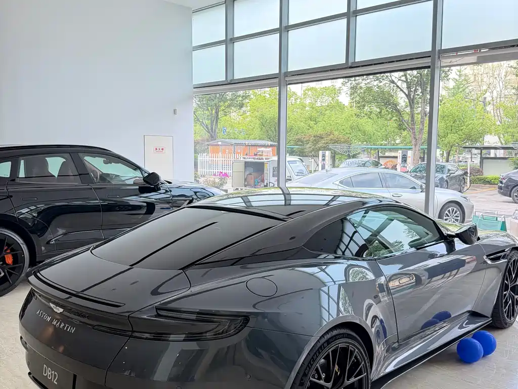 Aston Martin DB12 4.0 T V8 Coupe