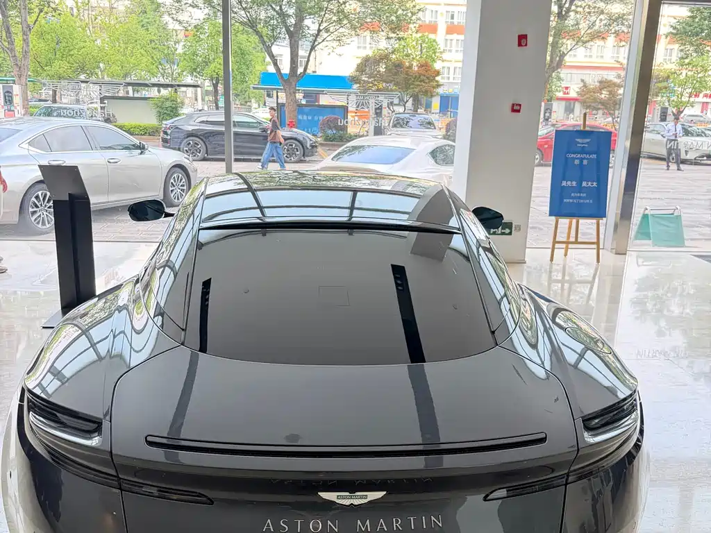 Aston Martin DB12 4.0 T V8 Coupe