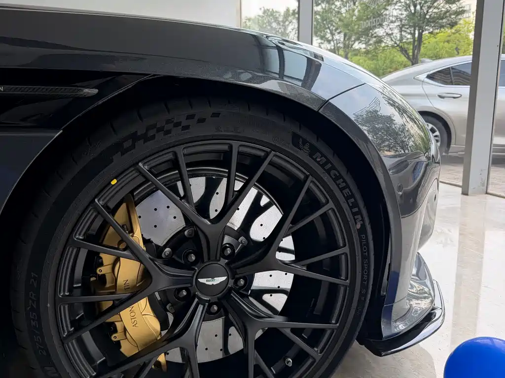 Aston Martin DB12 4.0 T V8 Coupe