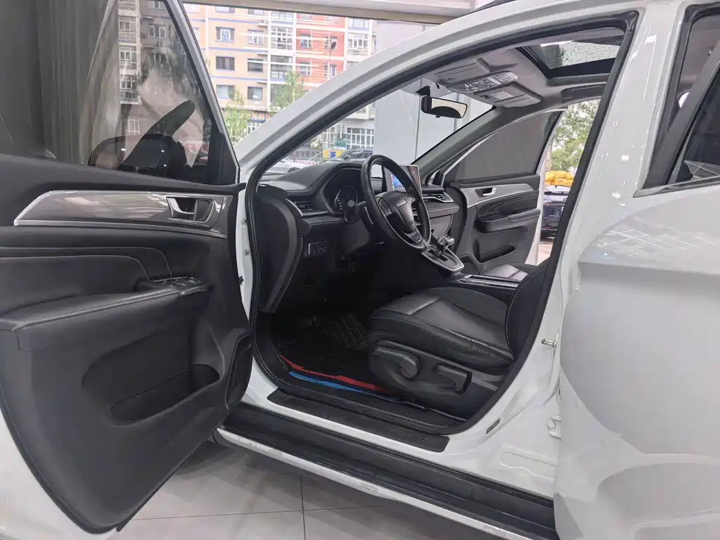 Haval M6 PLUS 1.5 T DCT Luxury Connected