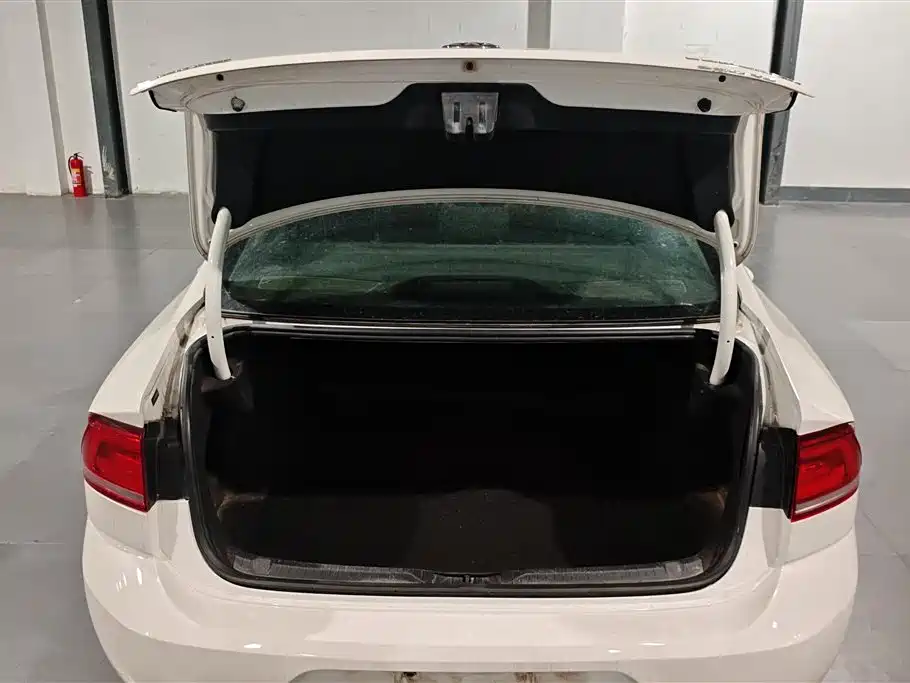 Lamando 230 TSI DSG Style
