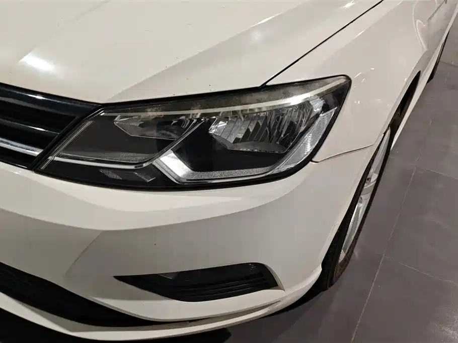 Lamando 230 TSI DSG Style