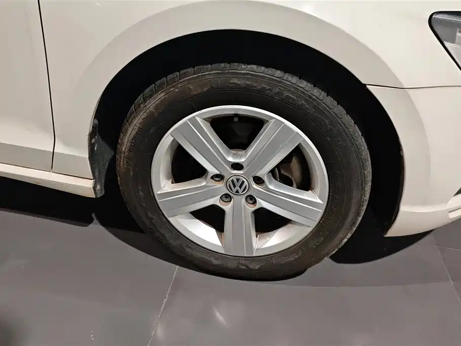 Lamando 230 TSI DSG Style