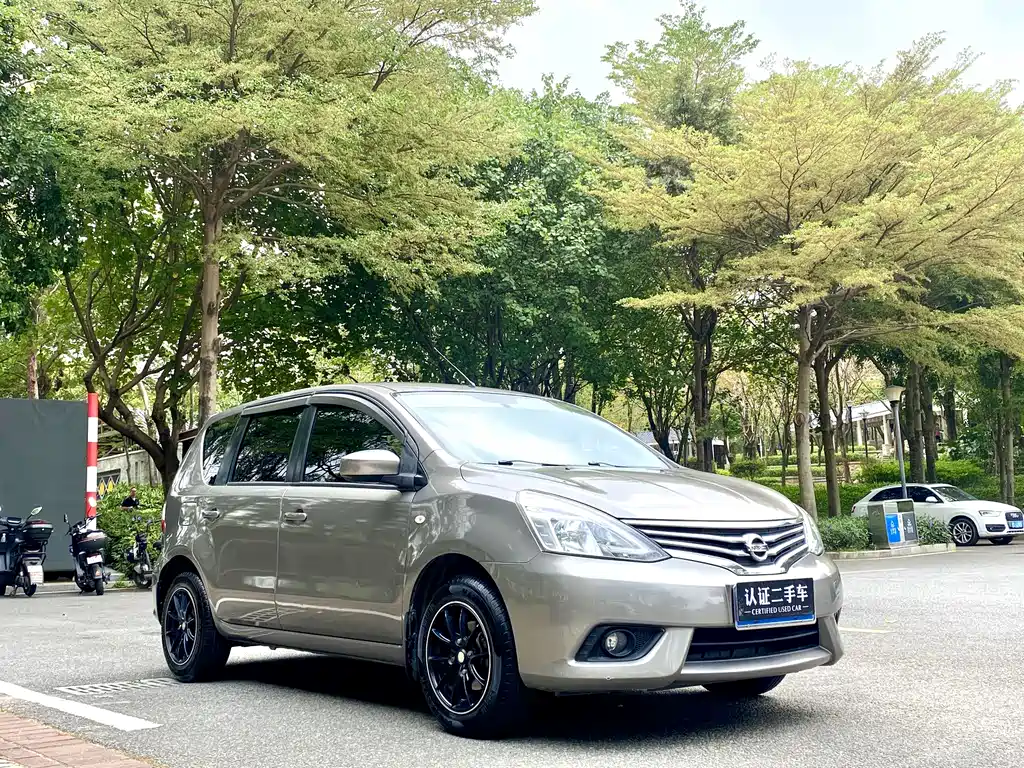 Livina 1.6 XE Manual Comfort