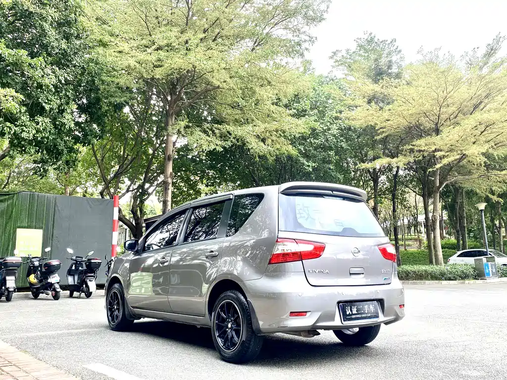 Livina 1.6 XE Manual Comfort