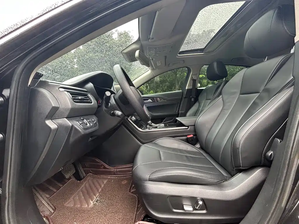 Hongqi H5 1.8 T Auto Connected Flagship Charm