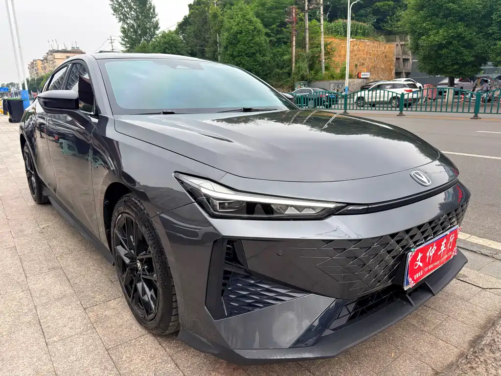 Changan UNI-V 1.5 T Distinguished
