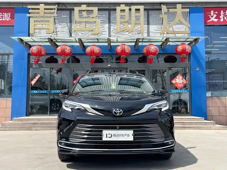 Toyota Sienna 2.5 L Dual Engine 4 WD Premium Enjoyment