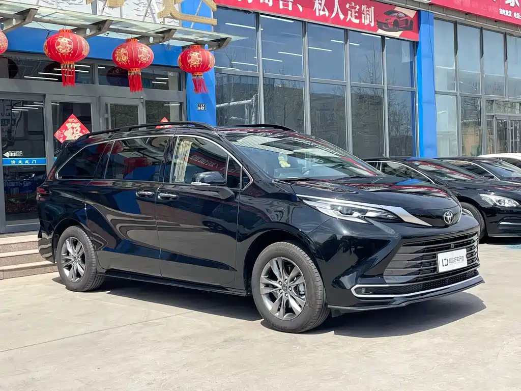 Sienna 2.5 L Dual Engine 4 WD Premium Enjoyment