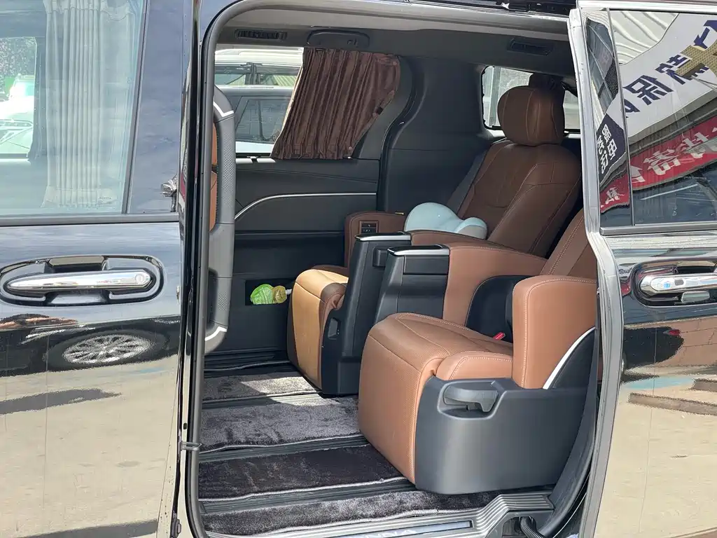 Sienna 2.5 L Dual Engine 4 WD Premium Enjoyment
