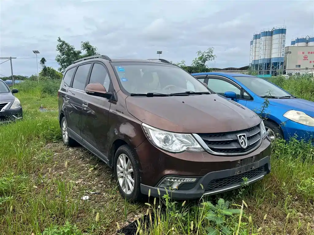 Baojun 730 宝骏730 2015款 1.8 L 手动豪华导航ESP版 7座