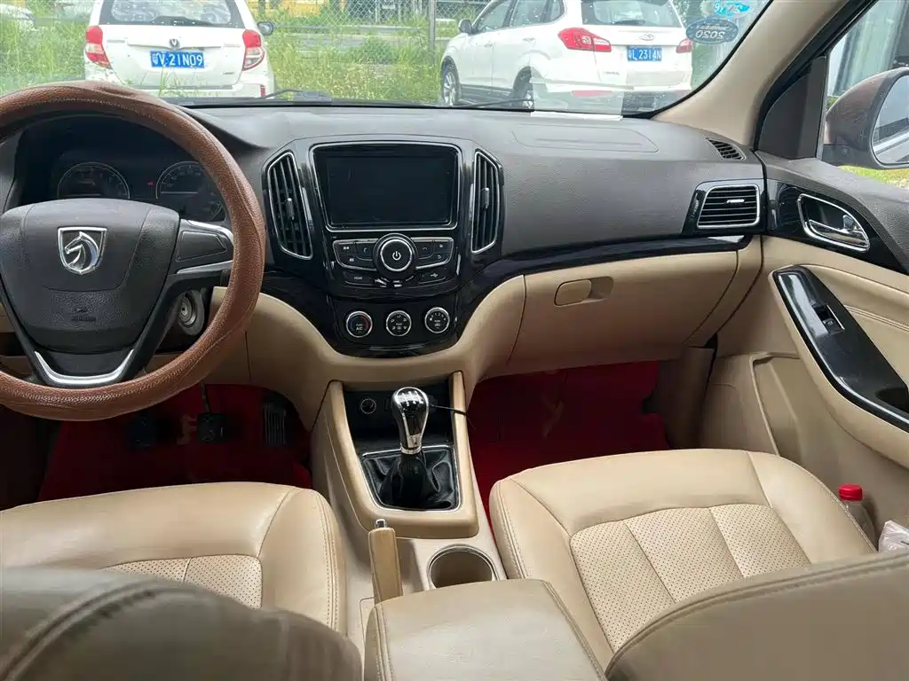 Baojun 730 宝骏730 2015款 1.8 L 手动豪华导航ESP版 7座