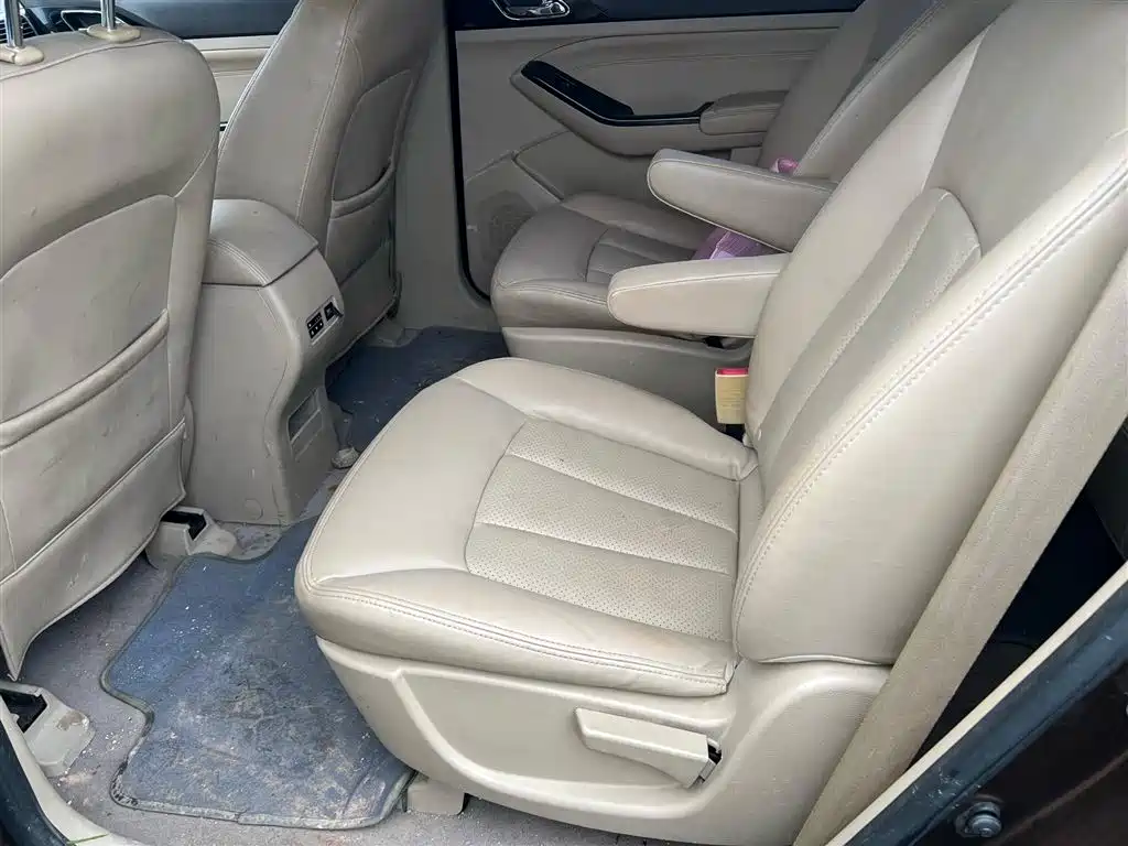 Baojun 730 宝骏730 2015款 1.8 L 手动豪华导航ESP版 7座